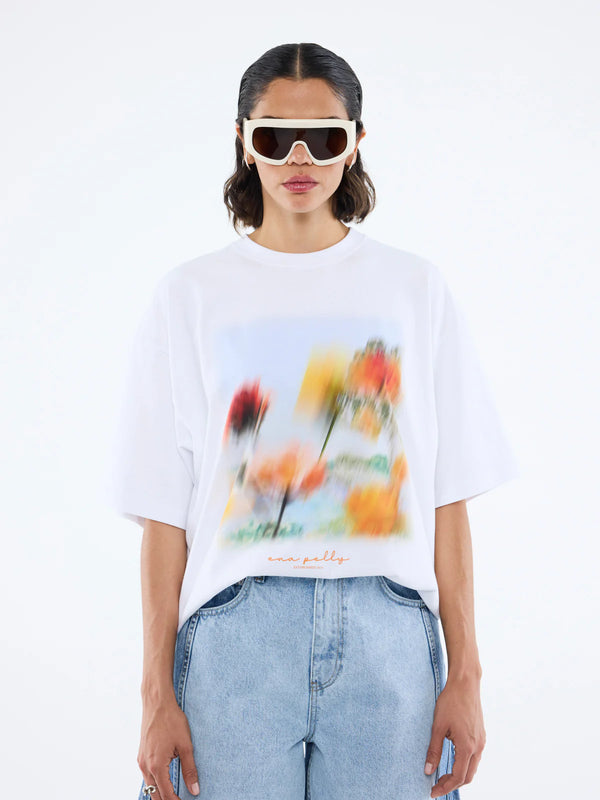 Blurred Daisy Frame - White